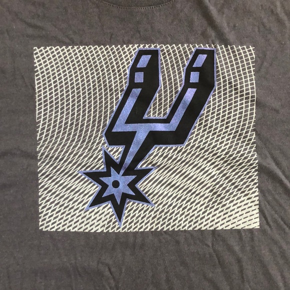🏀 NWT Under Armour San Antonio Spurs NBA Black T-Shirt Men’s Large - Picture 4 of 6